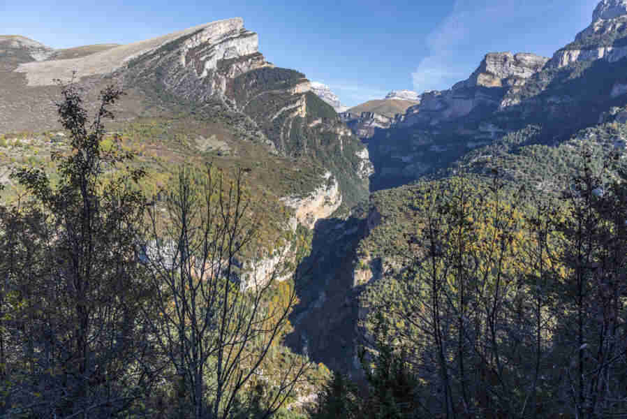 Huesca - parque nacional de Ordesa y Monte Perdido - valle de Añisclo 01 - cañon de Anisclo.jpg
